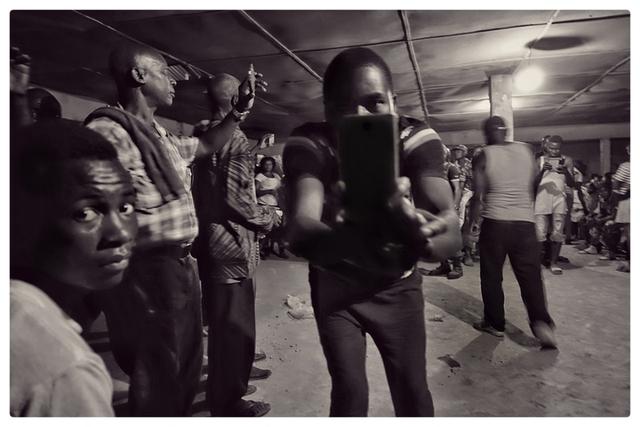 摄影师镜头下非洲“蹦迪”，舞王之间的对决