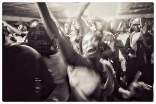 摄影师镜头下非洲“蹦迪”，舞王之间的对决