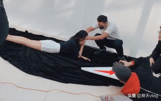 李沁的“莲藕腿”有多美?看摄影师躺地上拍摄的样子,网友:角度