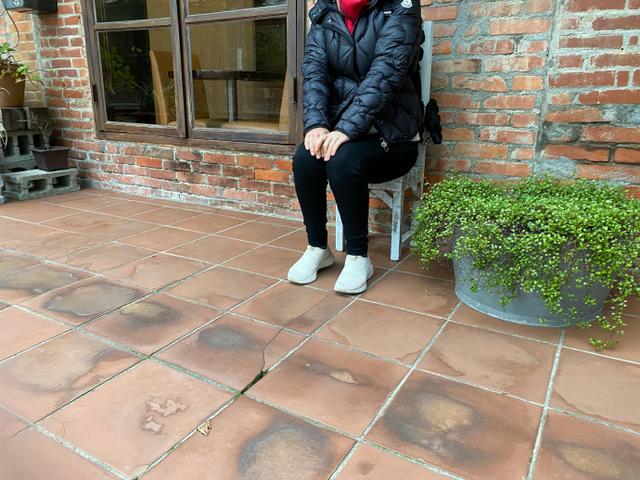 Ella3岁儿子给任家萱拍大片,网友:摄影师是腿控吗