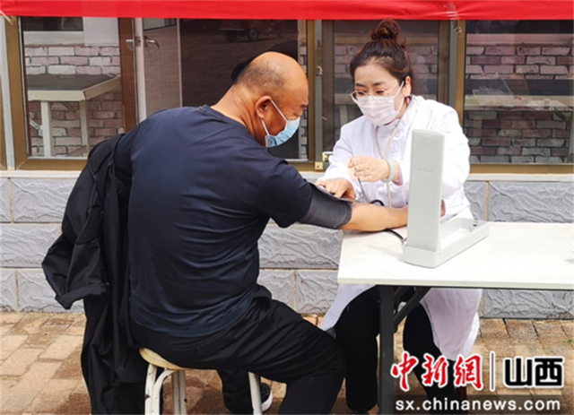 山西右玉：健康帮扶暖心又走心