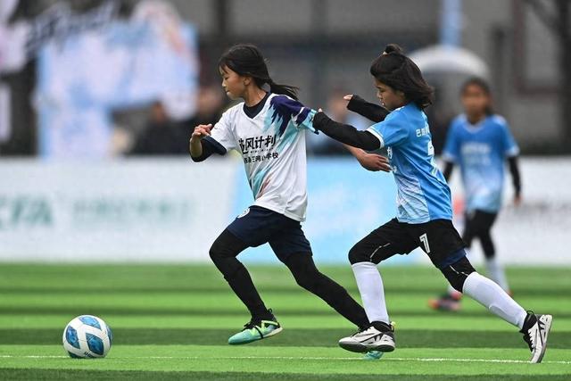 第八座中国女足主题球场落成 乡村足球女孩贵州织金“追风”