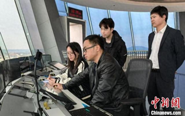 中国中南地区首套塔台管制自动化系统完成投产飞行校验